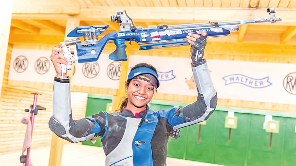 துப்பாக்கி கையில் எடுத்து...