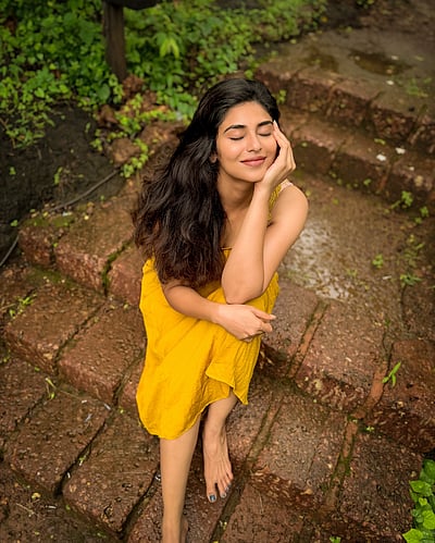 கொன்றைப் பூ போல... இந்துஜா!