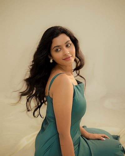 கனவே கலையாதே... தீபா பாலு!