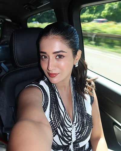 புதிய பயணம்... ராஷி சிங்! 