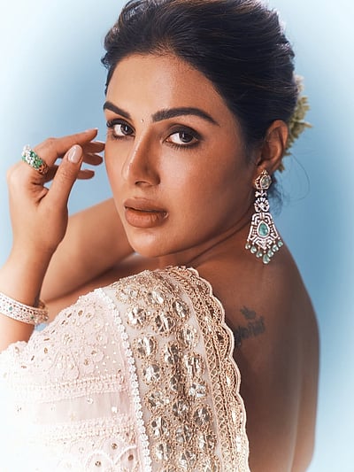 நீயும் நானும்... சம்யுக்தா மேனன்!