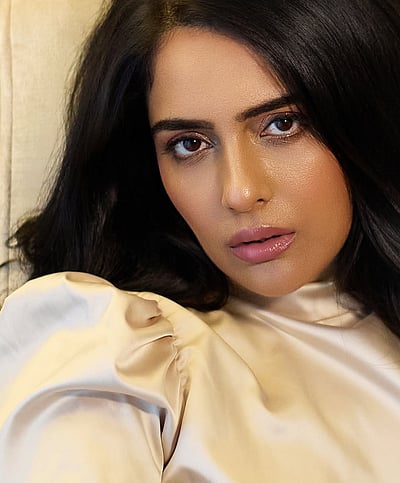 கண்ணிரண்டும் காவியம்... மால்வி மல்ஹோத்ரா!