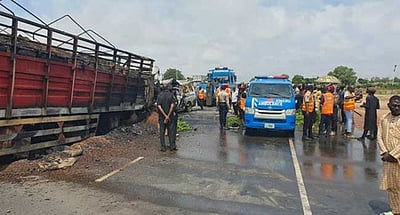 நைஜீரியா: சாலை விபத்தில் 21 போ் உயிரிழப்பு