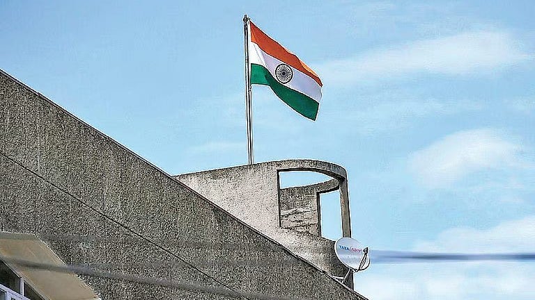 மண்டியிடும் பயங்கரவாதம்!