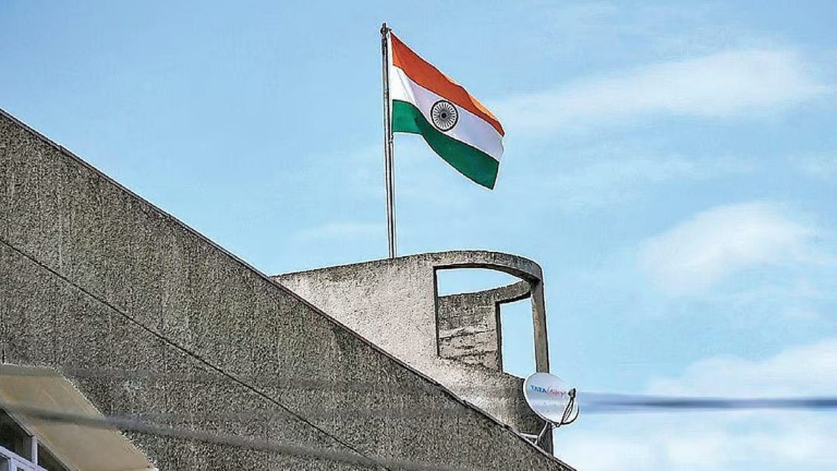 மண்டியிடும் பயங்கரவாதம்!