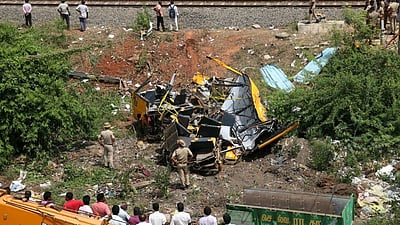 கடலூர் ரயில் விபத்து: மாவட்ட ஆட்சியர் மீது குற்றம்சாட்டும் தெற்கு ரயில்வே