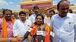 மயிலாப்பூர் தொகுதியில் தமிழிசை சௌந்தர்ராஜன் வேட்பு மனு தாக்கல்!