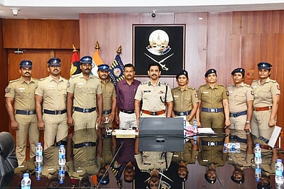 குண்டா் தடுப்புப் பிரிவுக்கு
காவல் ஆணையா் பாராட்டு