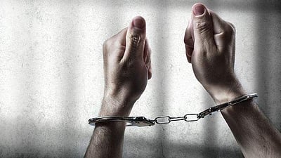 வளையல் விற்பனை முதல் மதம் மாற்றம் செய்தது வரை... கிராமத் தலைவரின் வங்கிக் கணக்கில் ரூ.106 கோடி!