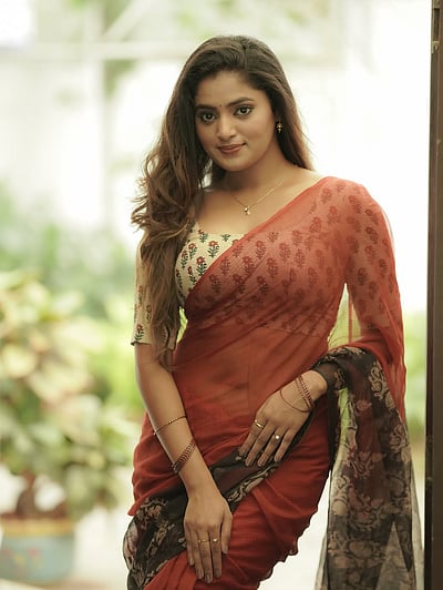 
சிலை... சங்கீதா!