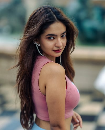 பிங்க்... அனுஷ்கா சென்!