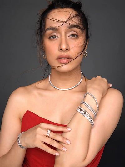 கண்கள் பேசும்... ஷ்ரத்தா கபூர்!