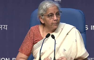 கடன் வசூலில் கடுமை கூடாது:
நிதி நிறுவனங்களுக்கு நிா்மலா சீதாராமன் அறிவுறுத்தல்