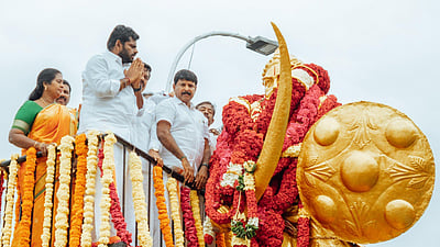அழகுமுத்துக் கோன் தீரத்தையும் தியாகத்தையும் போற்றுவோம்! - கட்சித் தலைவர்கள் புகழாரம் 