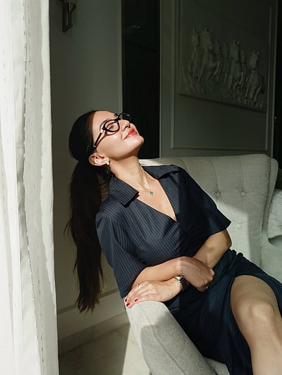 கொஞ்சும் நளினம்... அனுஷ்கா சென்!