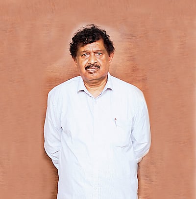 புலம் பெயர்ந்தாலும் எழுத்தால் போராடுகிறேன்...