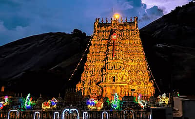 திருப்பரங்குன்றம் மலையில் தீபம் ஏற்ற நீதிமன்றம் உத்தரவு! 