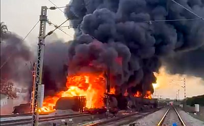 திருவள்ளூர் அருகே சரக்கு ரயில் தீ பிடித்து விபத்து - புகைப்படங்கள்