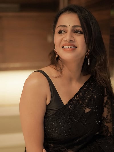 புன்னகை பூ... அஞ்சனா ரங்கன்!