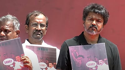 சாரி வேண்டாம், நீதி வேண்டும்: போராட்டக் களத்தில் விஜய்! 