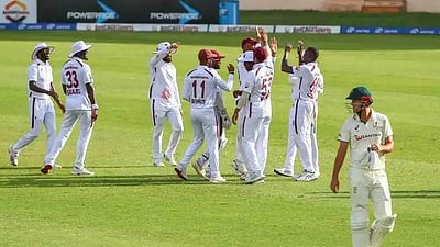 கிங்ஸ்டன் டெஸ்ட்: 225-க்கு ஆஸ்திரேலியா ஆட்டமிழப்பு