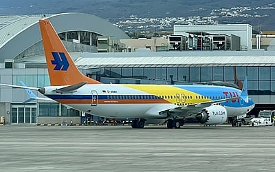 கழிப்பறையில் புகைபிடித்த இளம் ஜோடியால் 17 மணி நேரம் தாமதமான விமானம்!