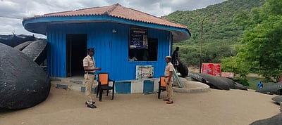 ஒகேனக்கல்: பரிசல் ஓட்டிகள் வேலைநிறுத்தம்!