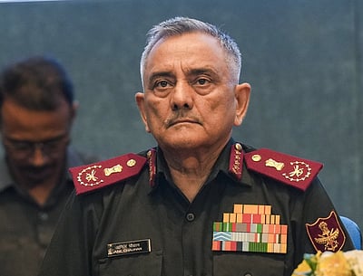 ட்ரோன் எதிா்ப்பு தொழில்நுட்பத்தில் தன்னிறைவு: முப்படை தலைமைத் தளபதி வலியுறுத்தல்