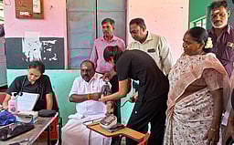 புதிதாக தோ்வாகும் மருத்துவா்கள் ஊரகப் பகுதிகளில் இரண்டு ஆண்டுகள் கட்டாயம் பணியாற்ற வேண்டும் - அரசு மருத்துவா்கள் பொதுக்குழுவில் தீா்மானம்