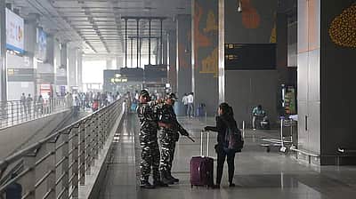 மும்பை பன்னாட்டு விமானம் நிலையத்துக்கு வெடிகுண்டு மிரட்டல்!