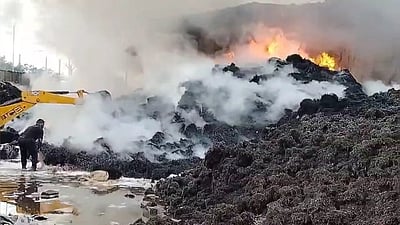 கும்மிடிப்பூண்டியில் தனியார் தொழிற்சாலையில் தீ விபத்து 