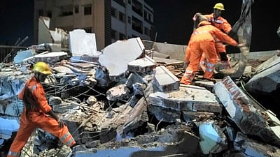 மும்பையில் மூன்று மாடிக் கட்டடம் இடிந்தது! இடிபாடுகளில் 7 பேர்?