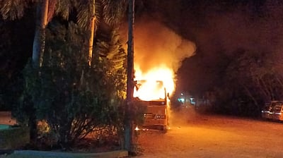 வீரவநல்லூர் அருகே மாணவர் தற்கொலை: பள்ளி வாகனங்கள் மீது பெட்ரோல் குண்டு வீச்சு!