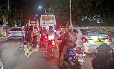 சென்னைக்குத் திரும்பும் மக்கள் - சாலைகளில் கடும் போக்குவரத்து நெரிசல்!