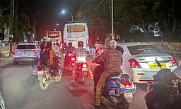 சென்னைக்குத் திரும்பும் மக்கள் - சாலைகளில் கடும் போக்குவரத்து நெரிசல்!