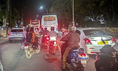 சென்னைக்குத் திரும்பும் மக்கள் - சாலைகளில் கடும் போக்குவரத்து நெரிசல்!