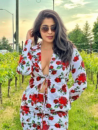 பகல் கனவு... நிகிதா ஷர்மா!