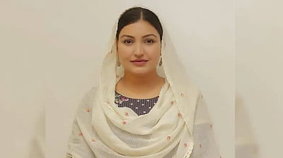 ராஜிநாமாவை திரும்பப் பெற்றாா்
ஆம் ஆத்மி பெண் எம்எல்ஏ!