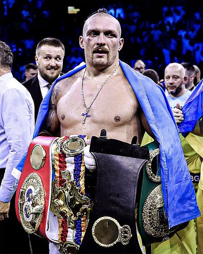 உலக ஹெவிவெயிட் குத்துச்சண்டை சாம்பியன் ஒலக்சான்டா் உஸிக்!