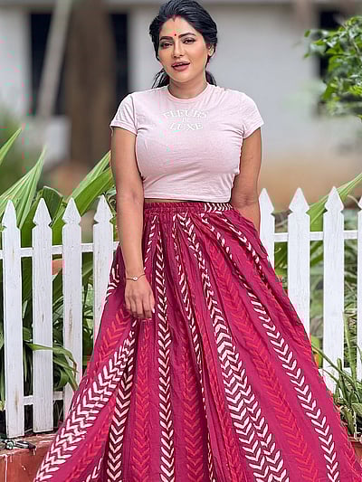 விலகி இருங்கள்... ரேஷ்மா பசுபுலேட்டி!