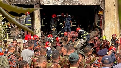 வங்கதேசம்: பள்ளியில் விழுந்த போர் விமானம் - 19 பேர் பலி; 50 பேர் காயம் 