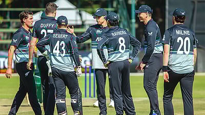 முத்தரப்பு தொடர்: நியூசி.க்கு 135 ரன்கள் இலக்கு நிர்ணயித்த தென்னாப்பிரிக்கா!