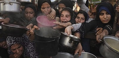 காஸாவில் 33 போ் பட்டினிச் சாவு