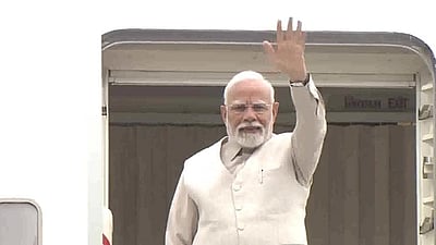 பிரிட்டன் புறப்பட்டார் பிரதமர் மோடி!