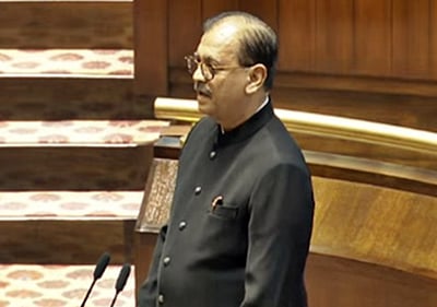 மாநிலங்களவை எம்பியாக மராத்தியில் பதவியேற்றுக் கொண்டார் உஜ்வல் நிகம்!