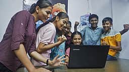 பத்தாம் வகுப்பு தோ்வு விடைத்தாள் நகல் இன்று வெளியீடு: மறுகூட்டலுக்கு நாளை முதல் விண்ணப்பிக்கலாம்