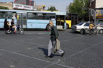 ஈரானில் அலுவலகங்கள் மூடல்.. பணி நேரம் குறைப்பு! தவிக்கும் மக்கள்! என்ன காரணம்? 
