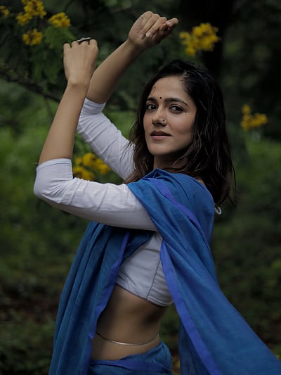 அன்ன நடை... சிம்ரன் சௌத்ரி 