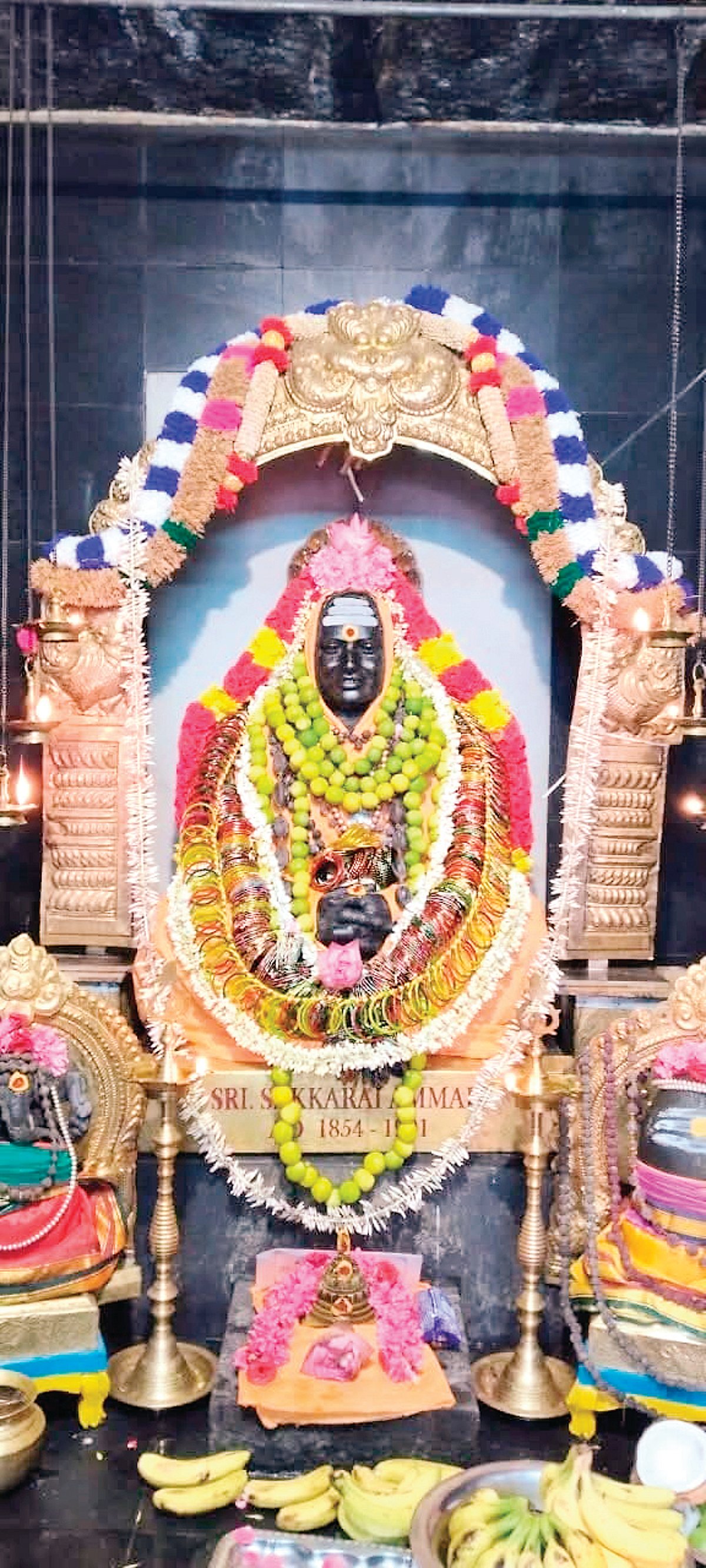 அற்புதங்களை அளிக்கும் அன்னை...