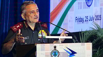 ‘ஆபரேஷன் சிந்தூா்’ முப்படைகள் ஒருமைப்பாடுக்குச் சான்று:
அனில் சௌஹான்